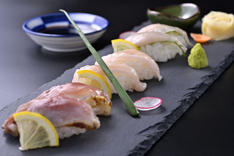 純系名古屋コーチン 鶏鮨三種盛り合わせ六貫